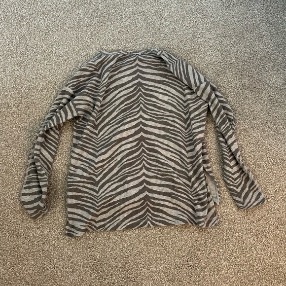 Aerie Gray Zebra Print PJ Set - Picture 7 of 11